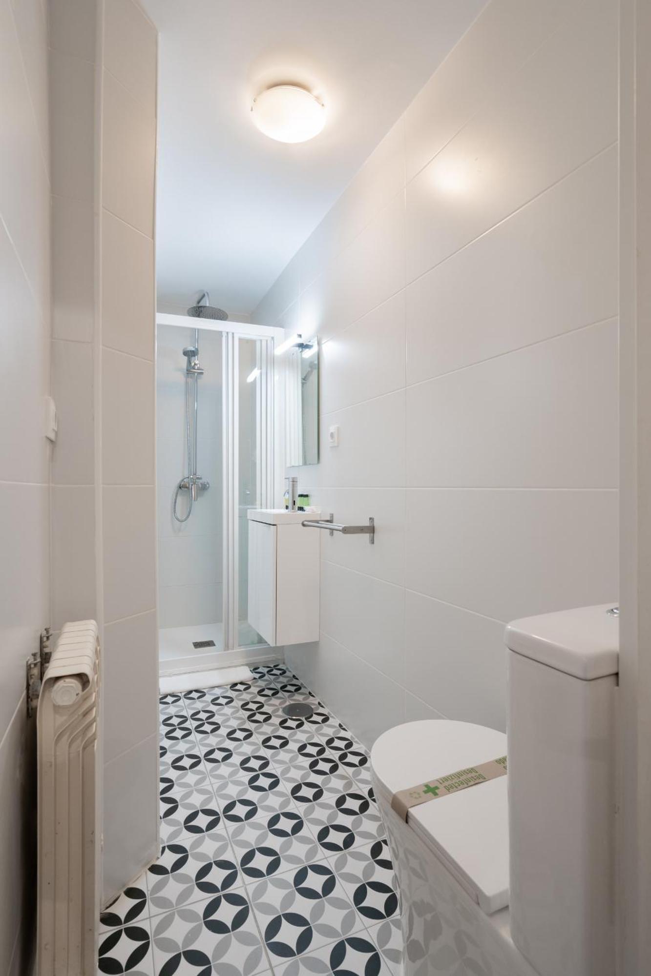 Apartamento En La Plaza De Lavapies Alquiler Temporal Madrid Exterior foto