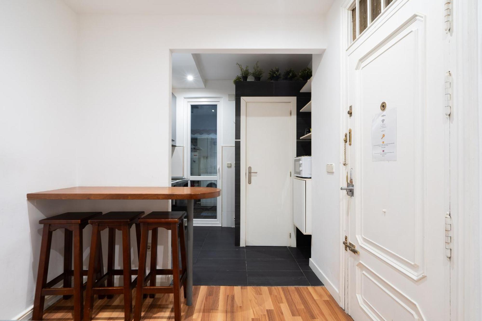 Apartamento En La Plaza De Lavapies Alquiler Temporal Madrid Exterior foto