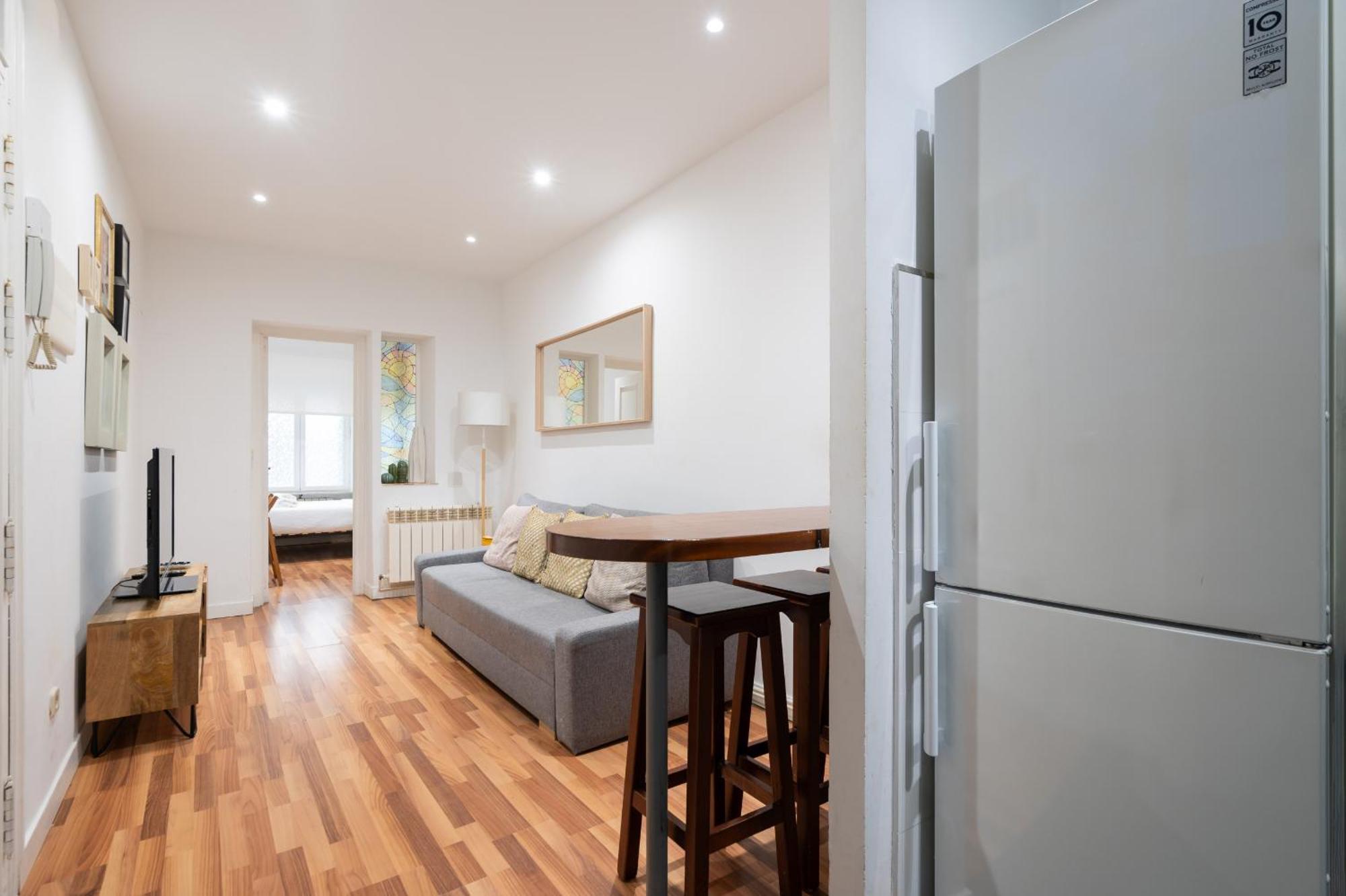 Apartamento En La Plaza De Lavapies Alquiler Temporal Madrid Exterior foto