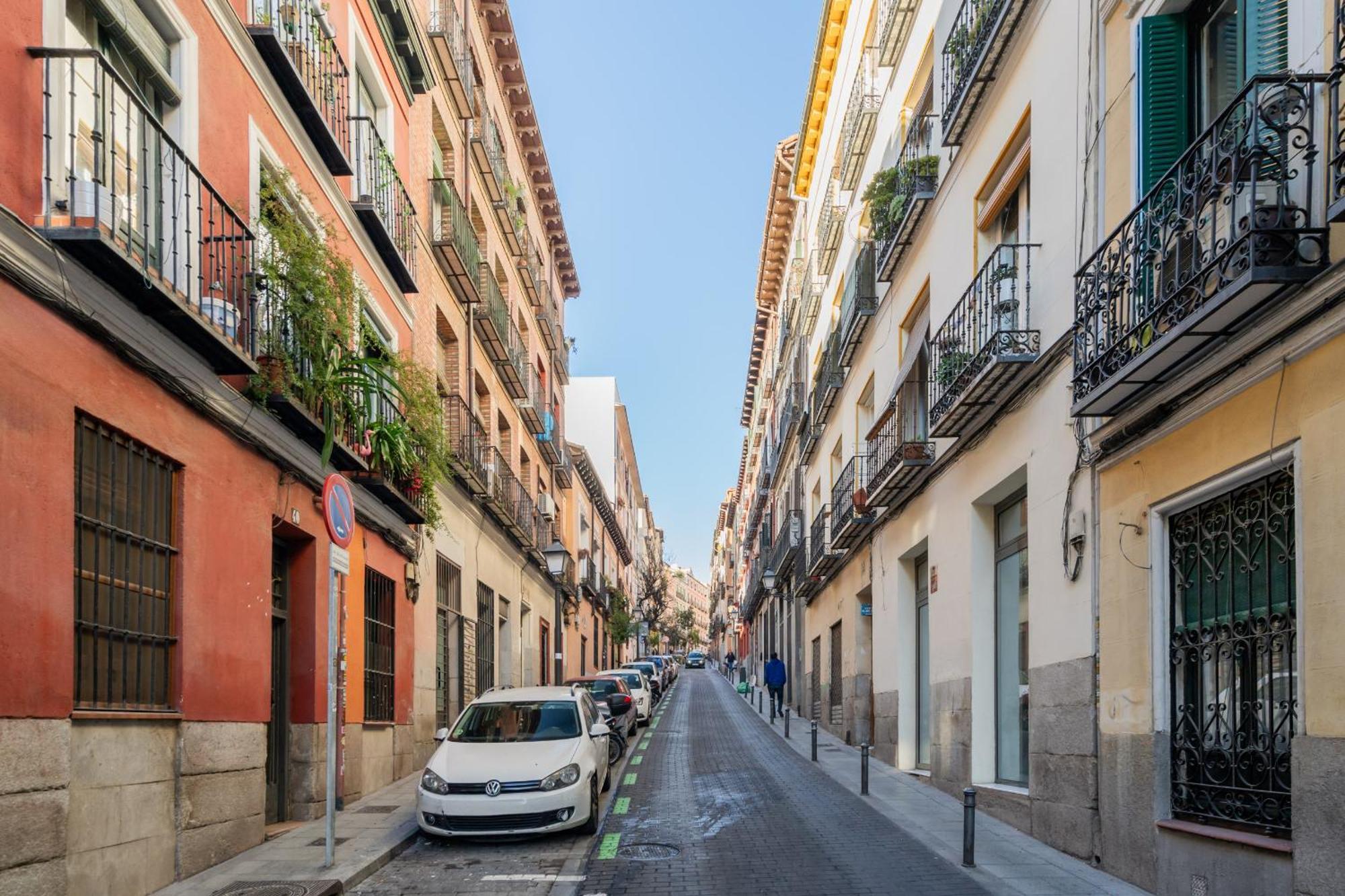 Apartamento En La Plaza De Lavapies Alquiler Temporal Madrid Exterior foto
