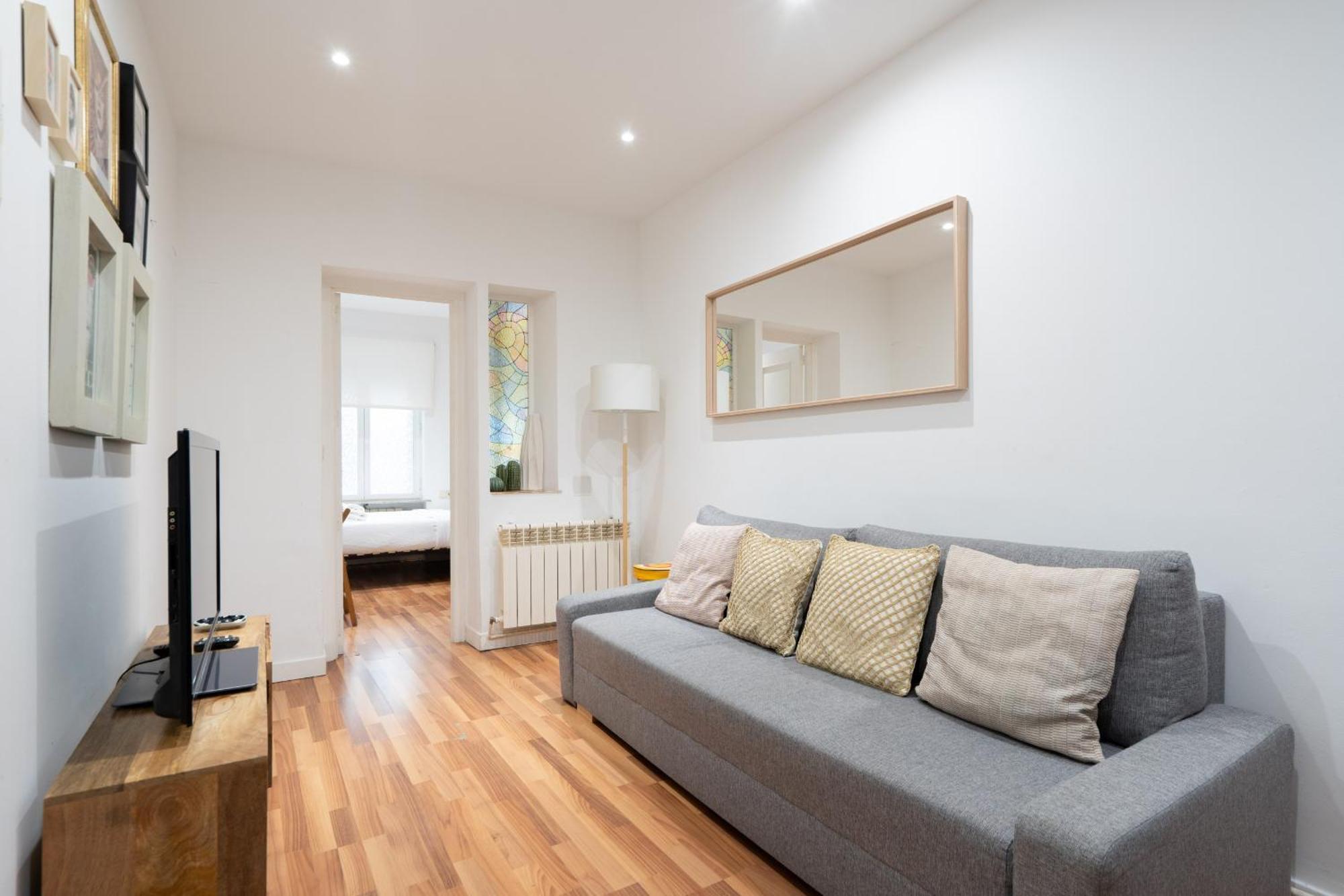 Apartamento En La Plaza De Lavapies Alquiler Temporal Madrid Exterior foto